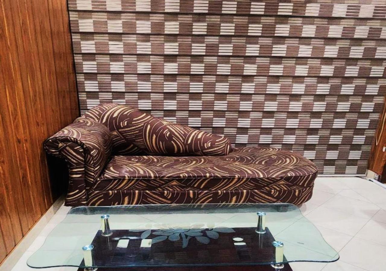 Sapphire Inn Motel ลาฮอร์ ภายนอก รูปภาพ