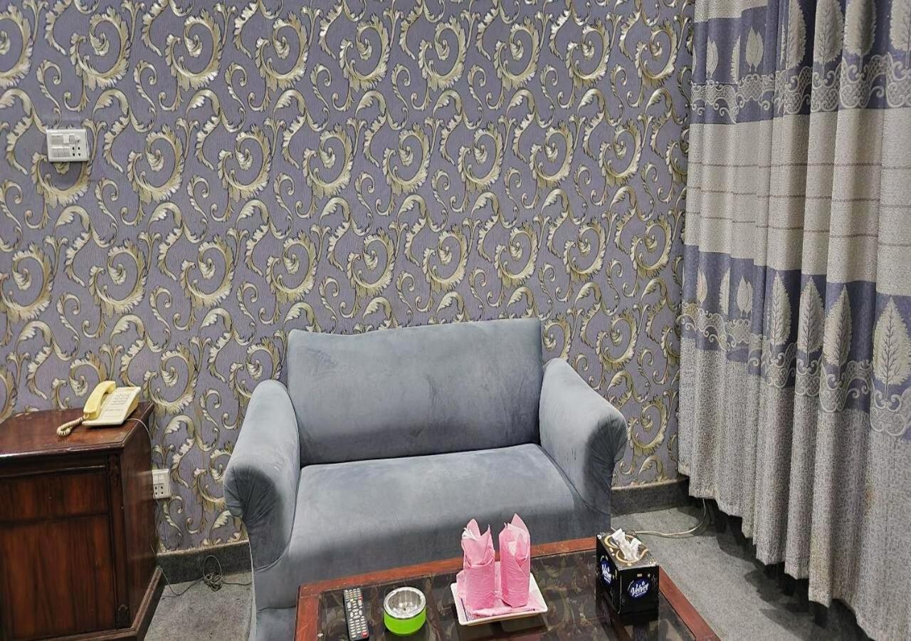 Sapphire Inn Motel ลาฮอร์ ภายนอก รูปภาพ